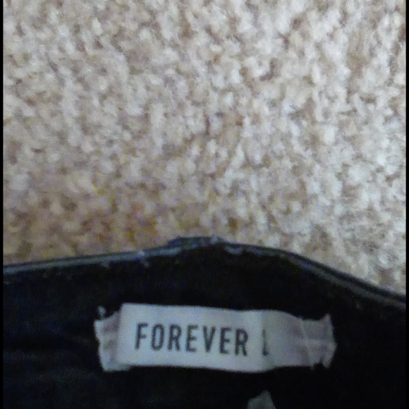 Forever 21-High Waisted-Black Ripped Jeans - Picture 3 of 6